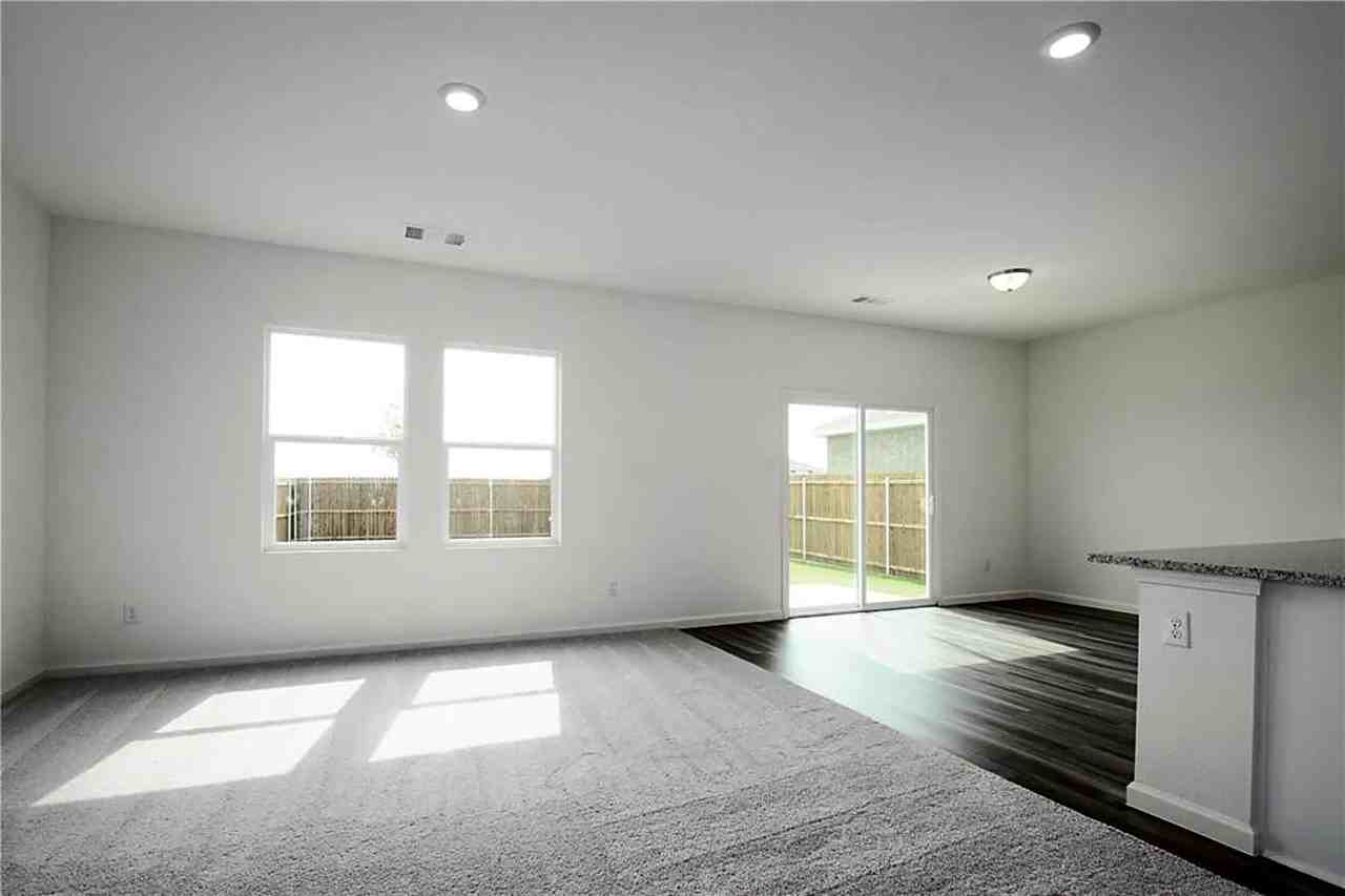 625 Delaware Ave - Photo 5 of 28