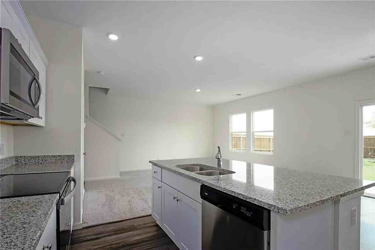 625 Delaware Ave - Photo 6 of 28