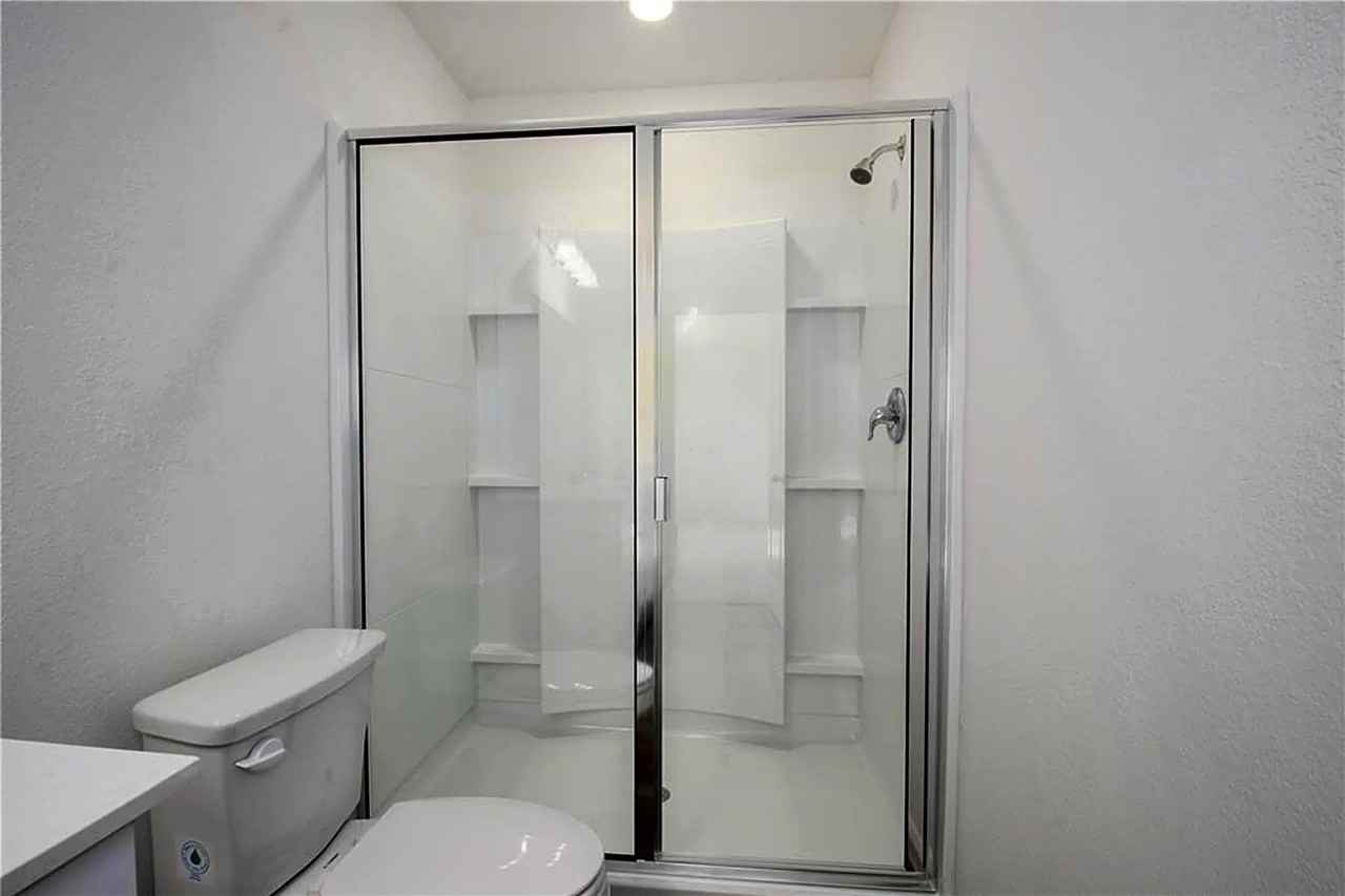 625 Delaware Ave - Photo 7 of 28