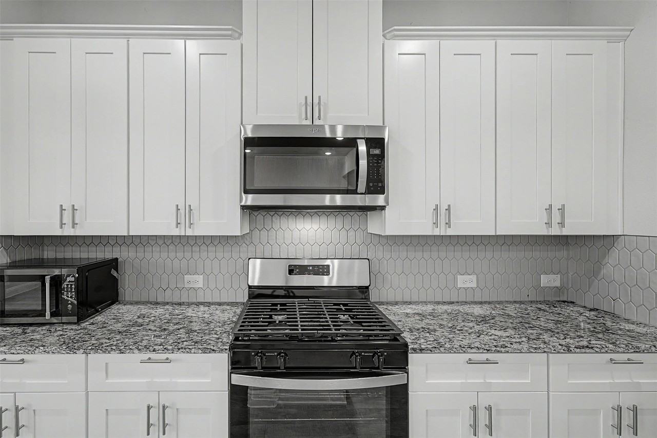 537 Hutchinson Ln - Photo 5 of 28