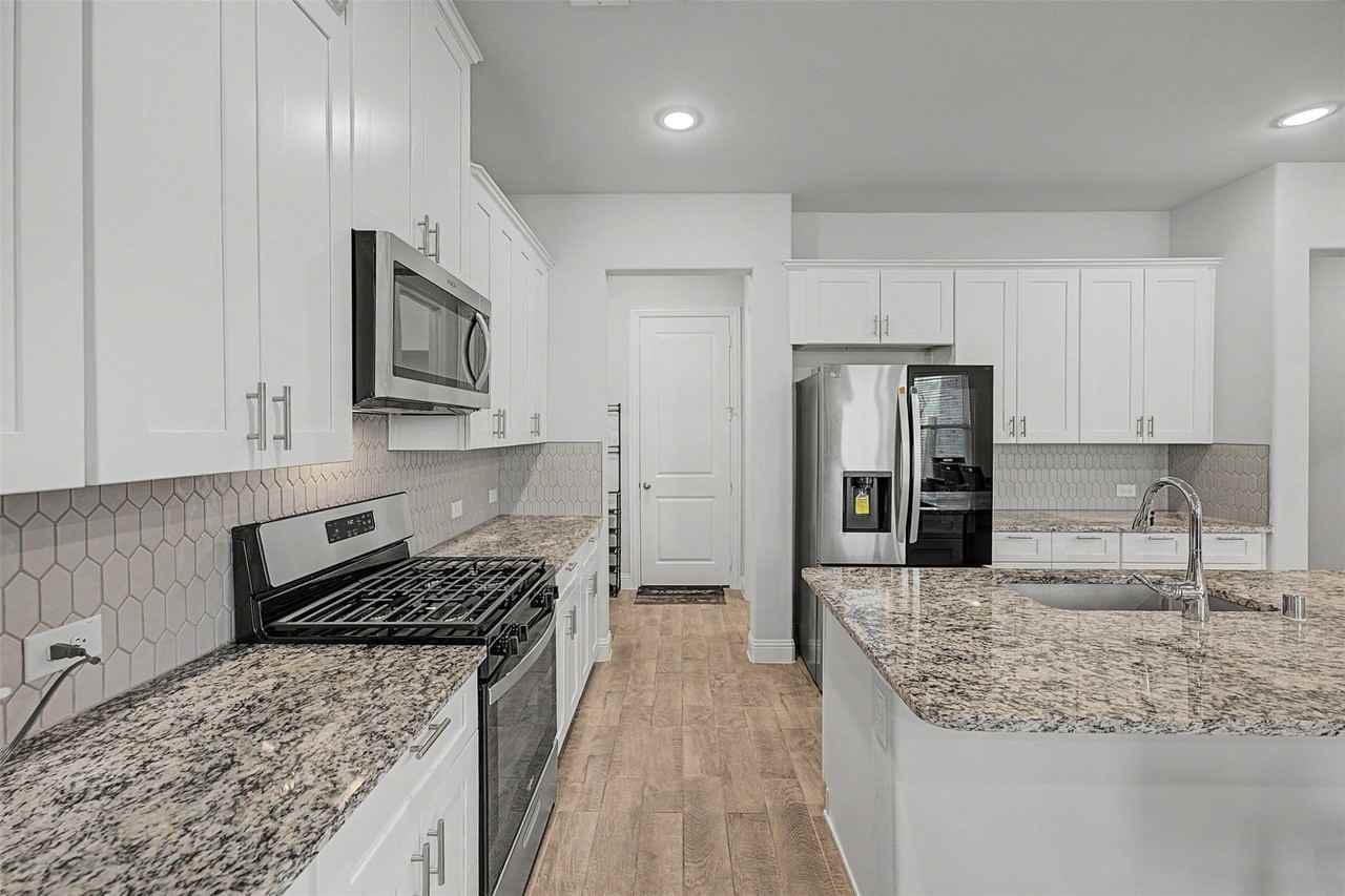 537 Hutchinson Ln - Photo 6 of 28