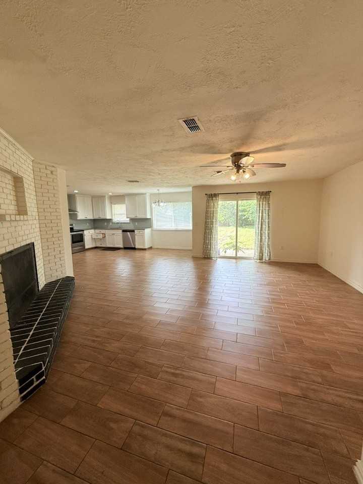 1617 Dakota Dr - Photo 2 of 15