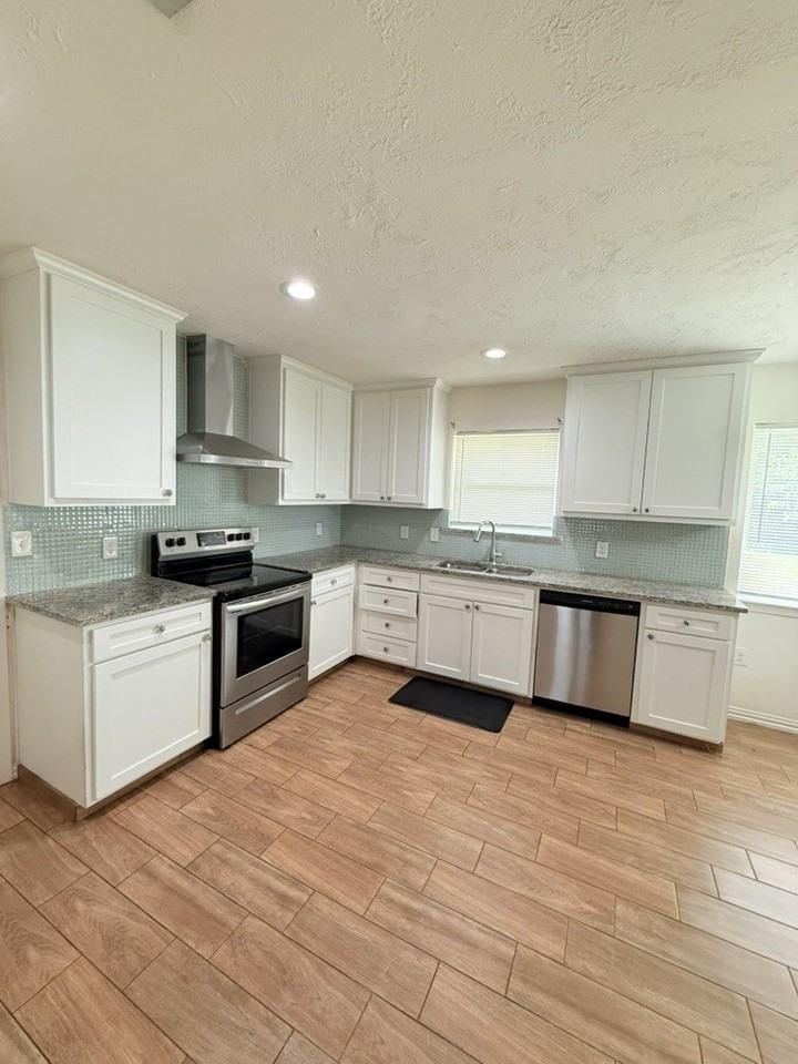 1617 Dakota Dr - Photo 4 of 15