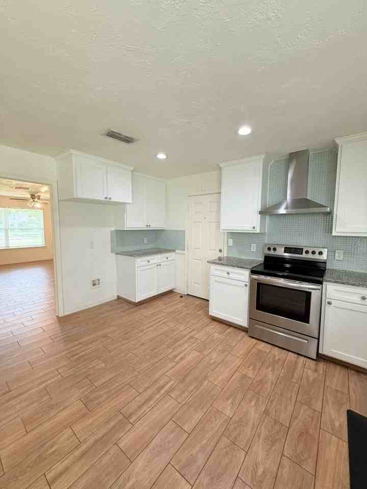 1617 Dakota Dr - Photo 5 of 15