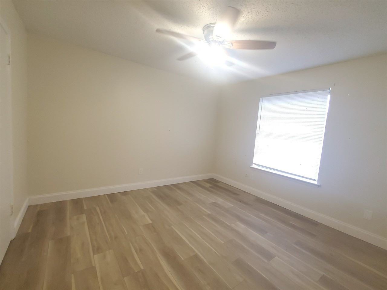 6605 Park Place Dr #D - Photo 4 of 7