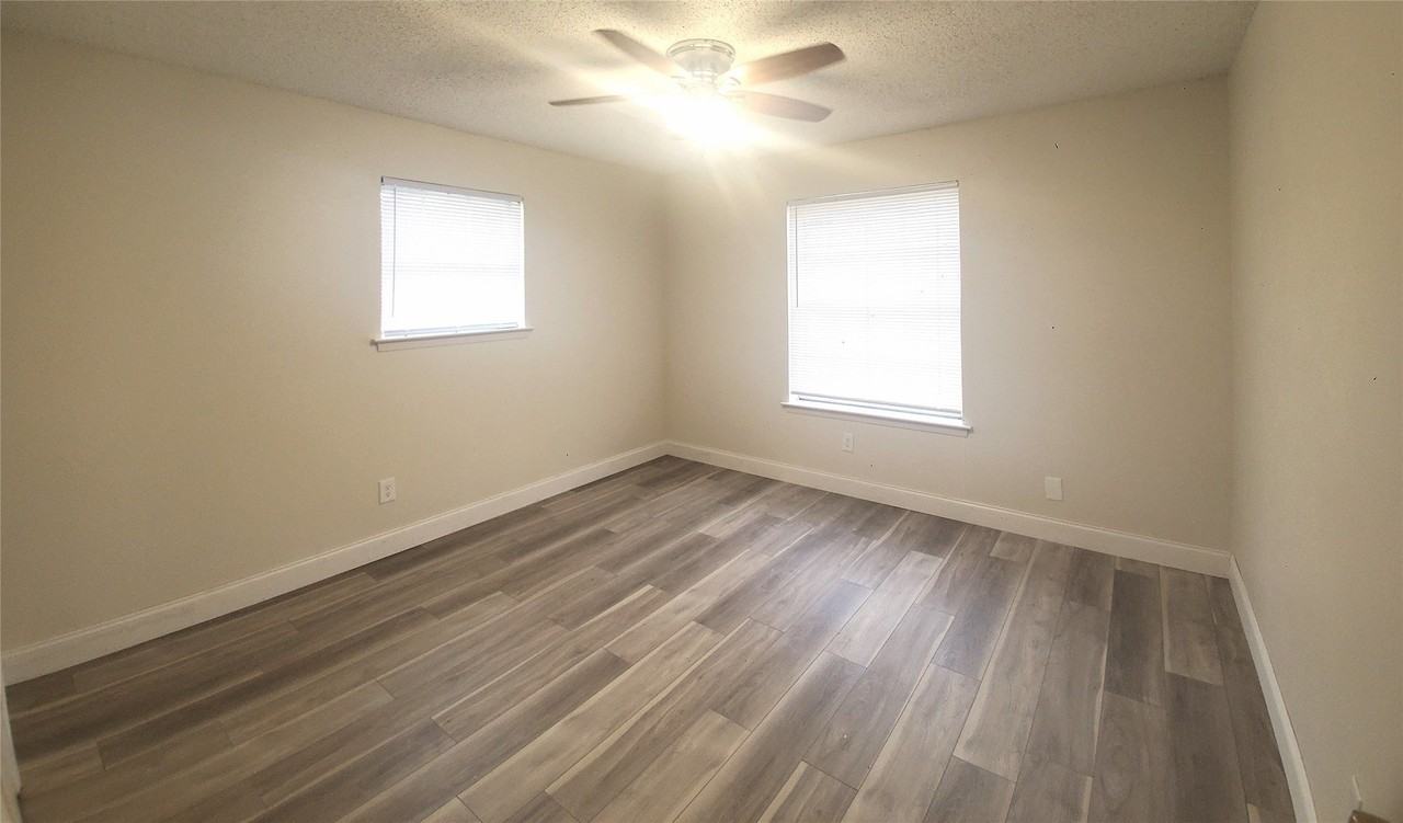 6605 Park Place Dr #D - Photo 5 of 7