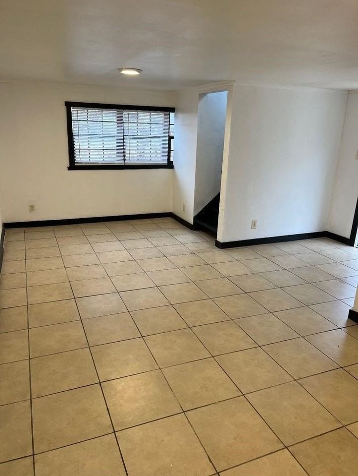 1209 Bawcom St #1-2 - Photo 2 of 11