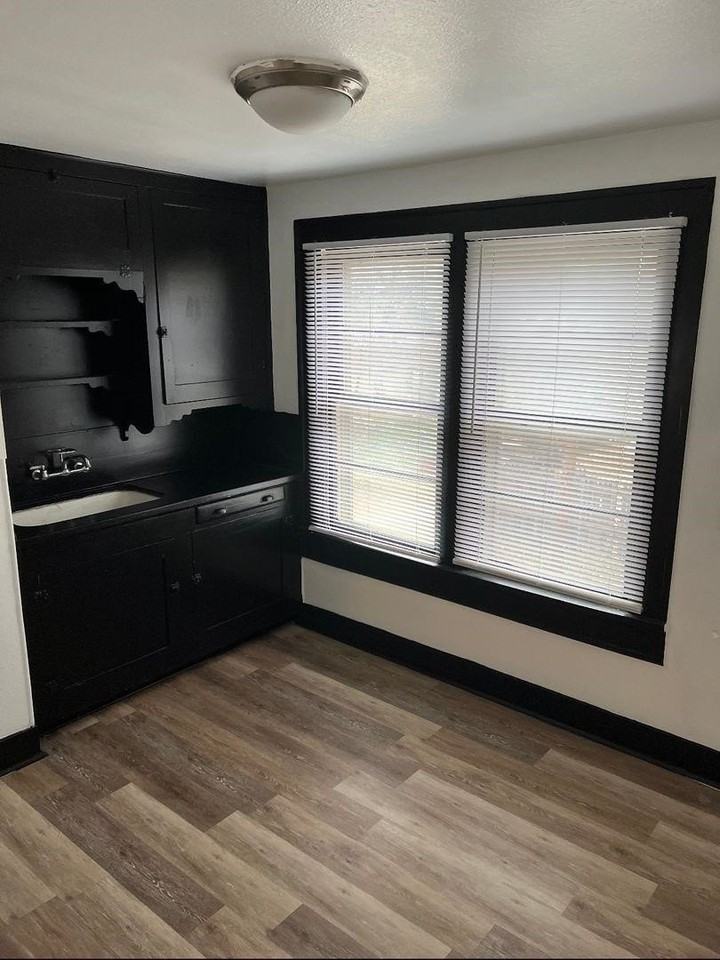 1209 Bawcom St #1-2 - Photo 5 of 11
