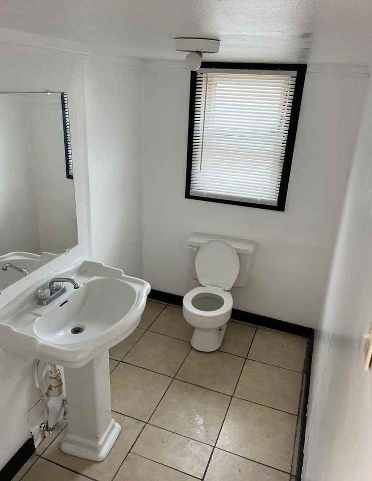 1209 Bawcom St #1-2 - Photo 7 of 11