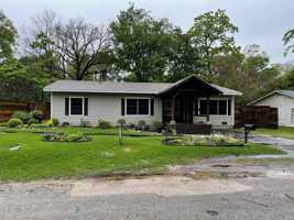 featured image of 910 Maryland Dr
