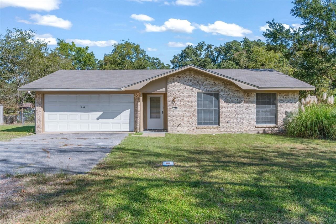 908 W State Highway 243 - Photo 4 of 24