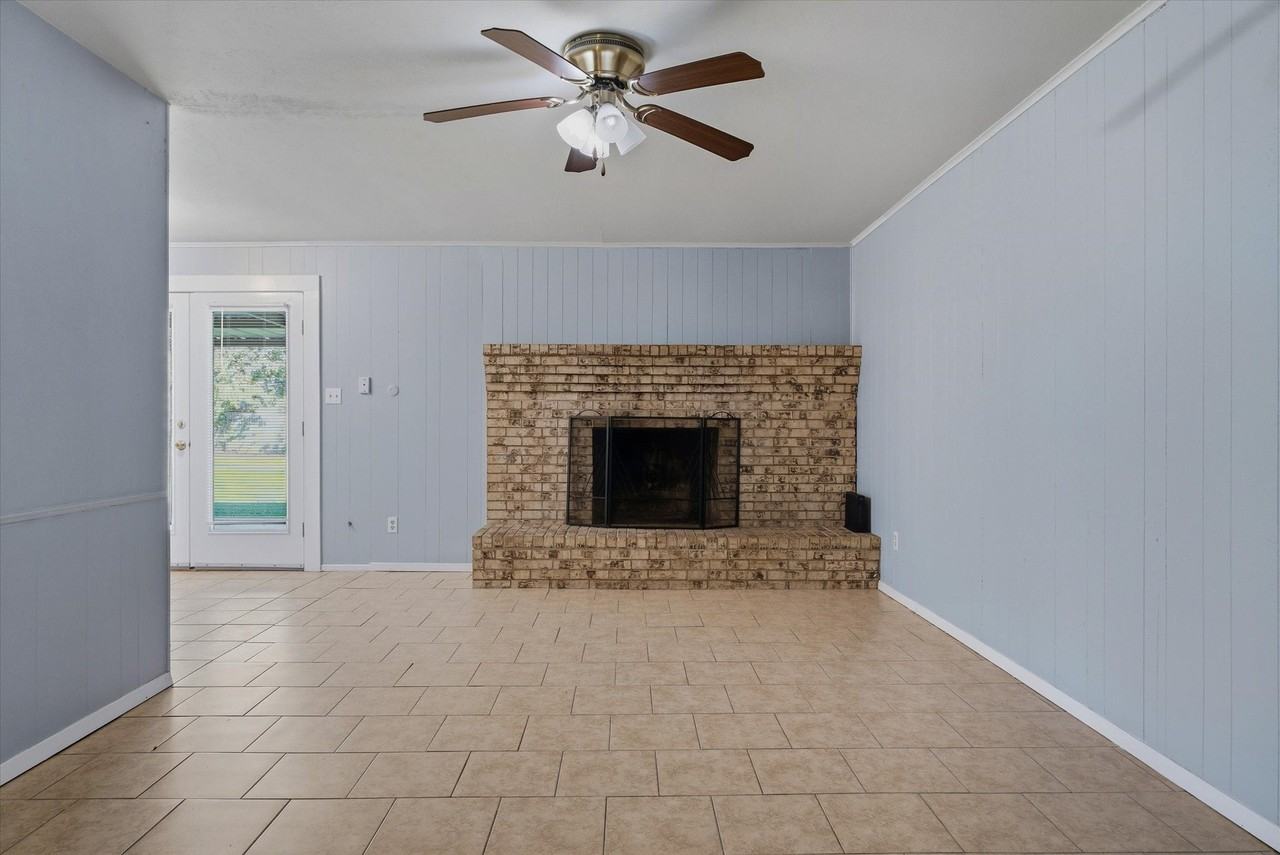 908 W State Highway 243 - Photo 7 of 24