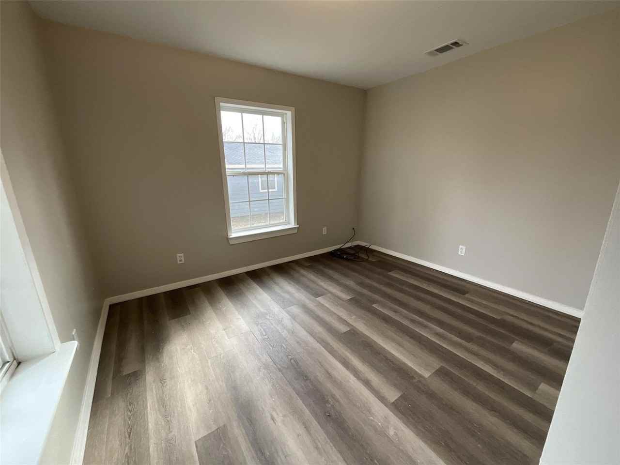 405 Beard St - Photo 2 of 20