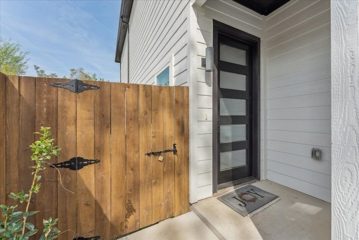 2811 Harston St - Photo 3 of 19