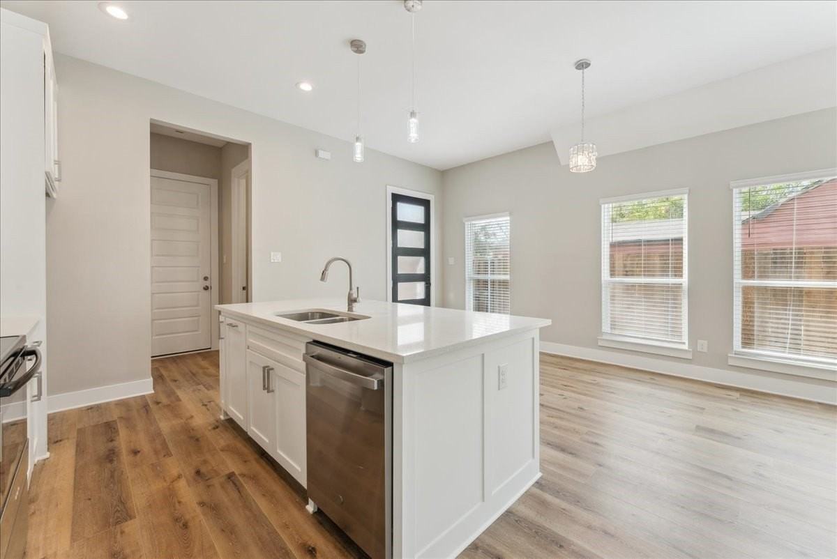 2811 Harston St - Photo 5 of 19