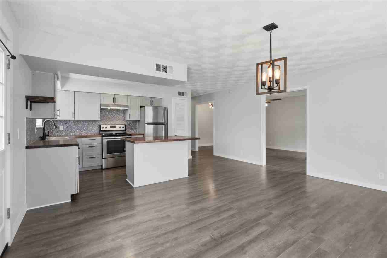 10803 Lake Gardens Dr - Photo 6 of 16