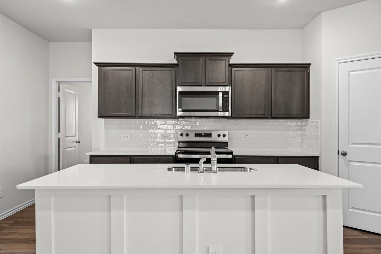 13173 Enclave Pkwy - Photo 6 of 23