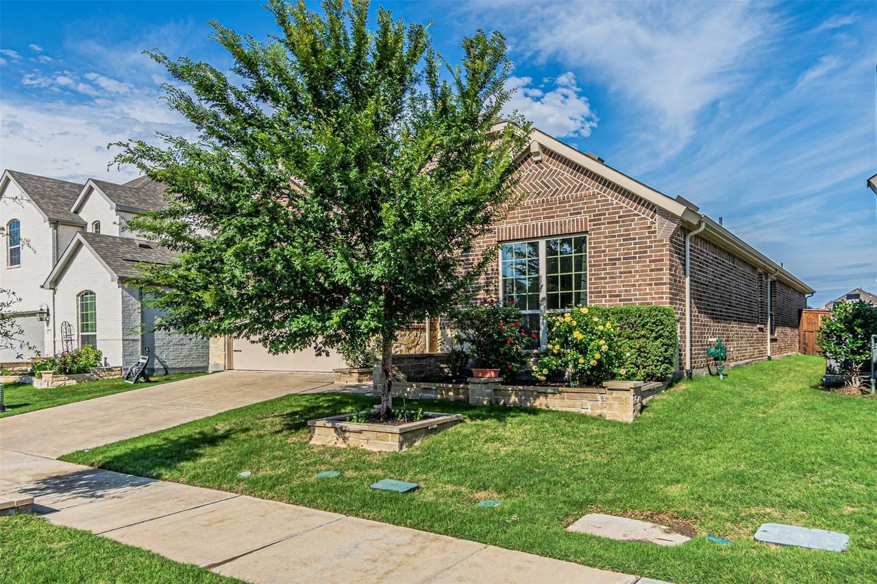 3508 Crescent Ln - Photo 2 of 40