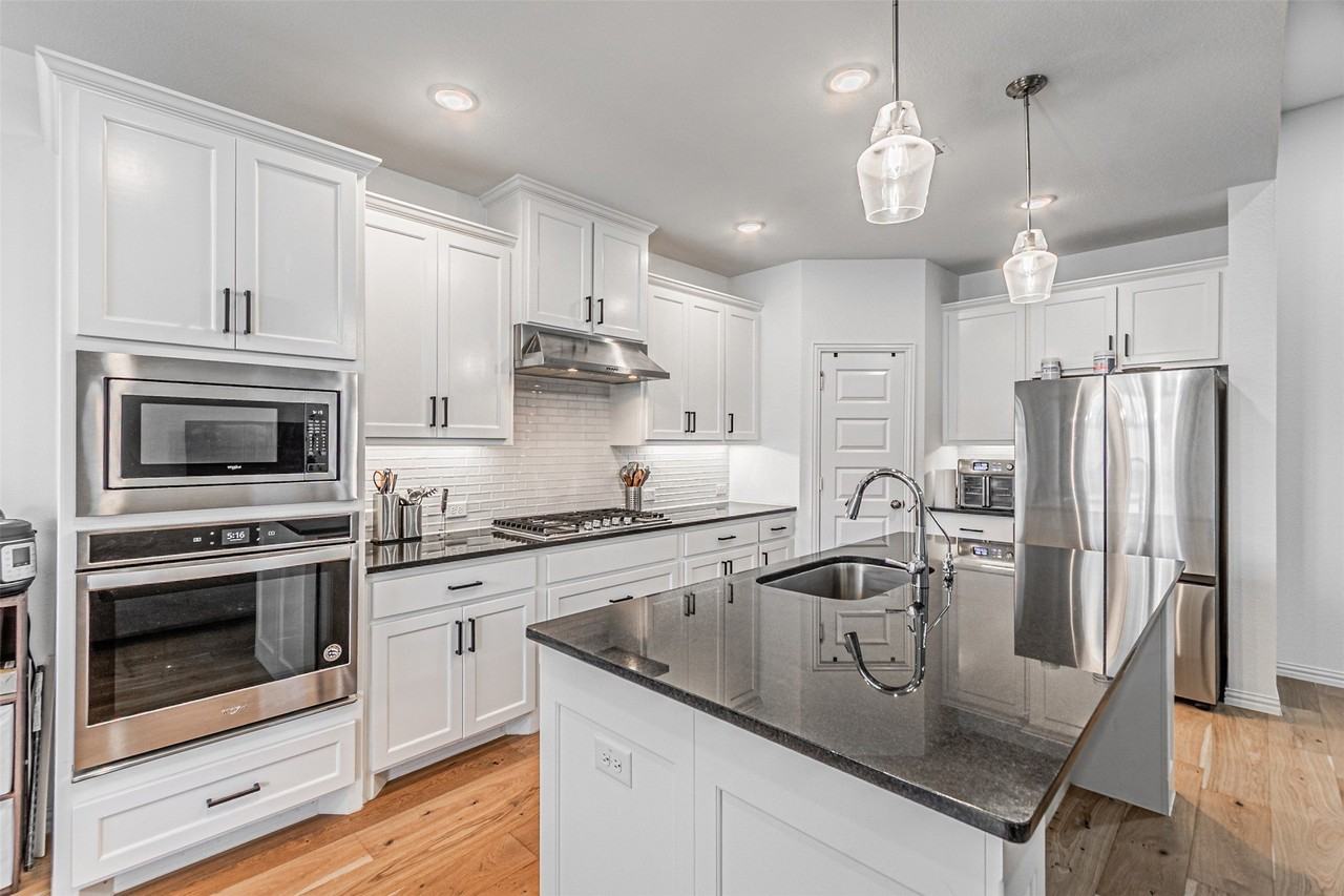 3508 Crescent Ln - Photo 6 of 40