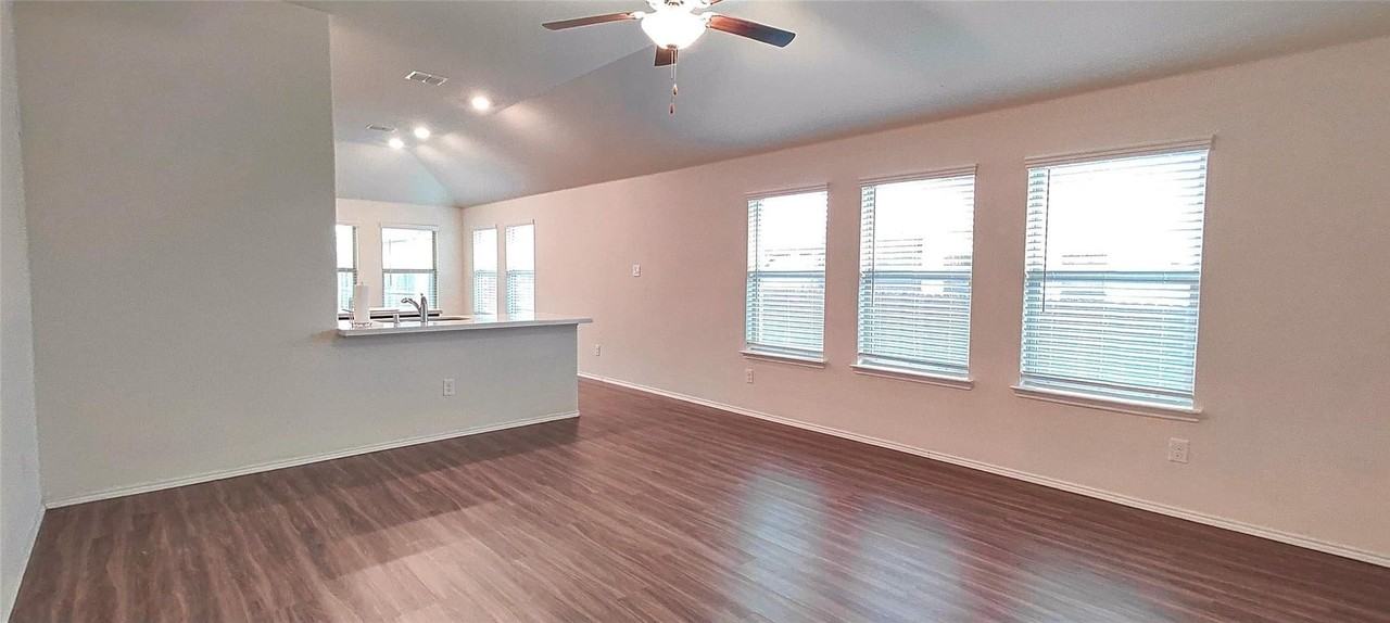 1413 Trumpet Dr - Photo 5 of 23