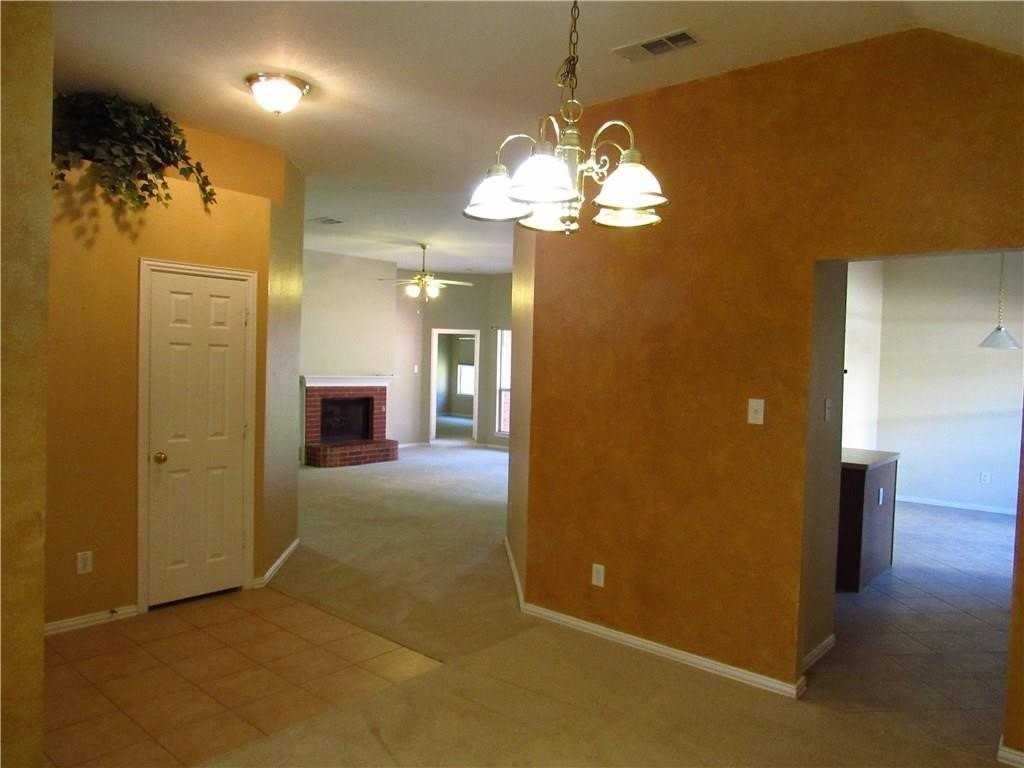 1811 Lake Travis Dr - Photo 2 of 19