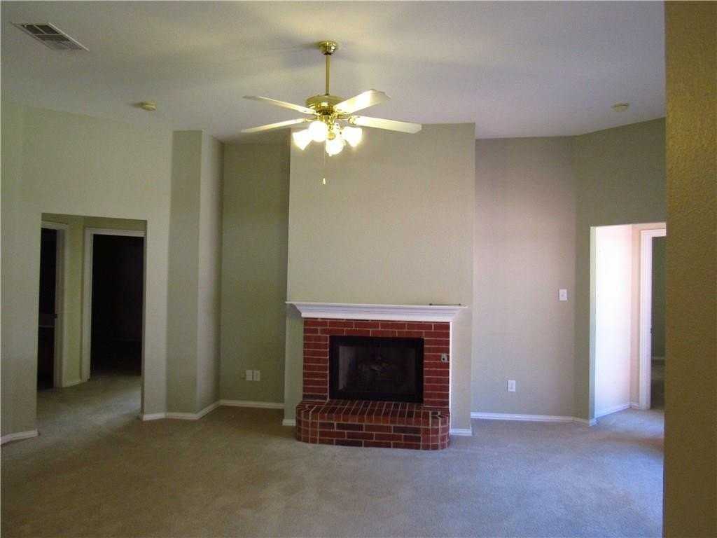 1811 Lake Travis Dr - Photo 3 of 19