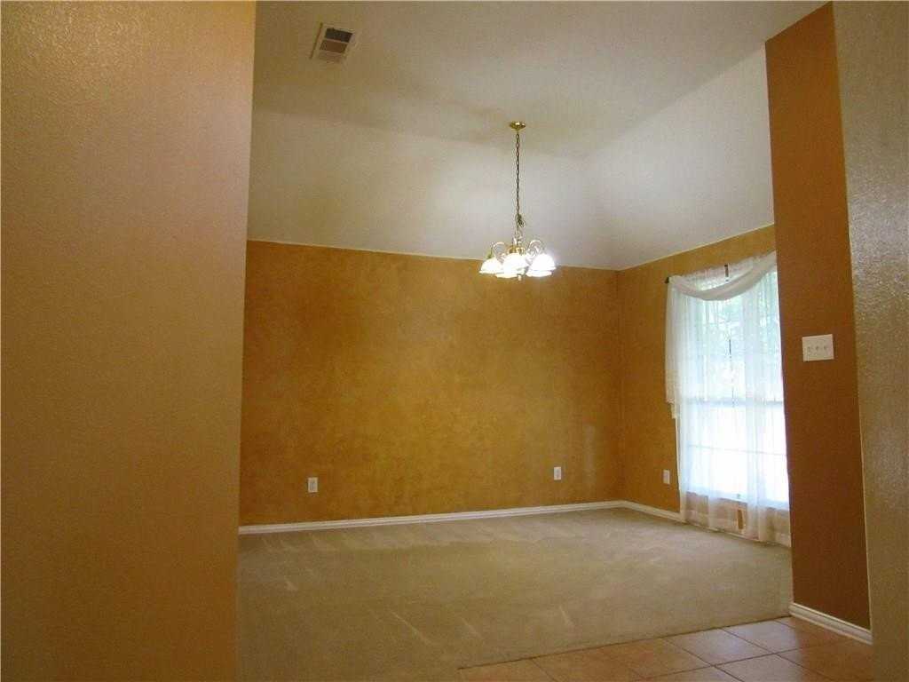 1811 Lake Travis Dr - Photo 5 of 19