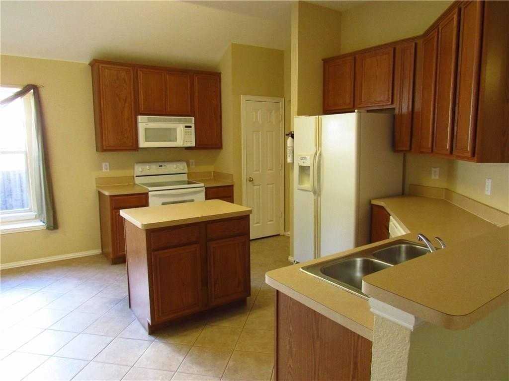 1811 Lake Travis Dr - Photo 6 of 19