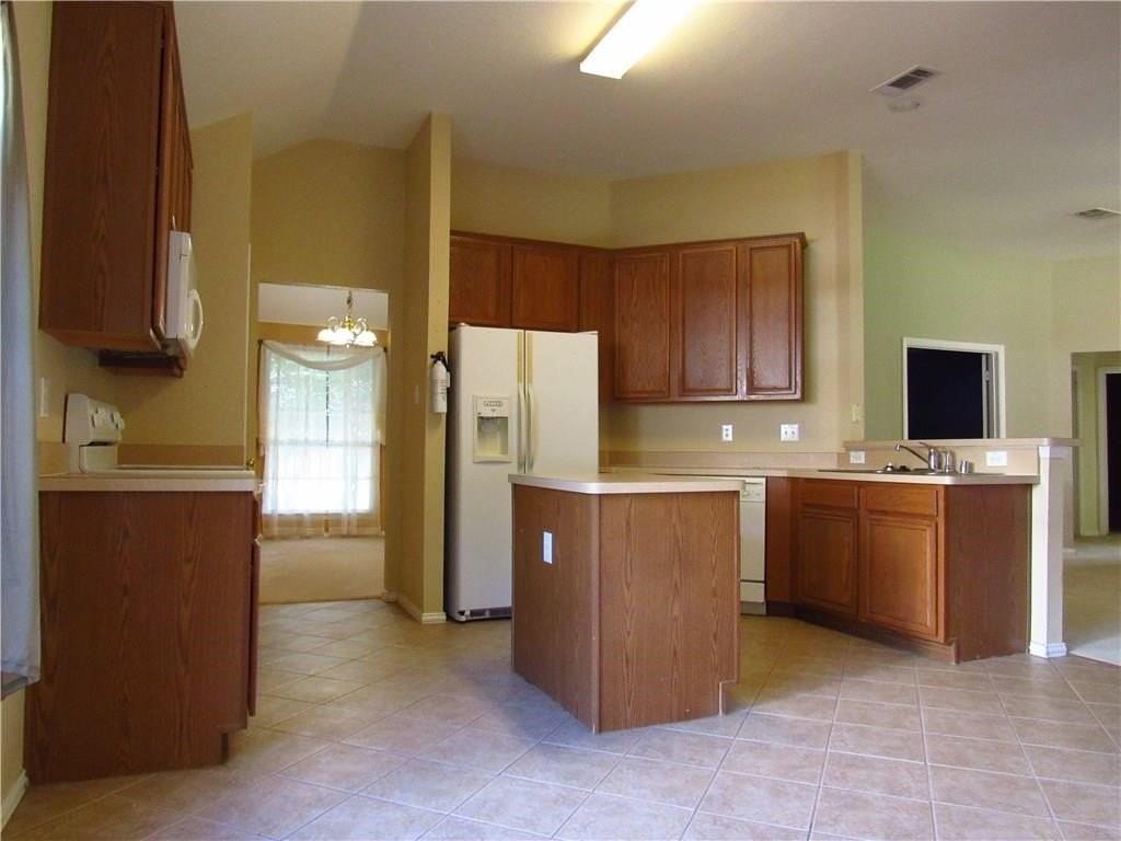 1811 Lake Travis Dr - Photo 7 of 19