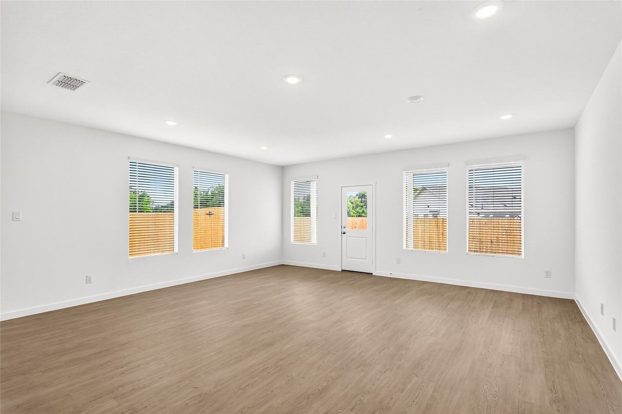 656 Waymaker Way - Photo 3 of 40