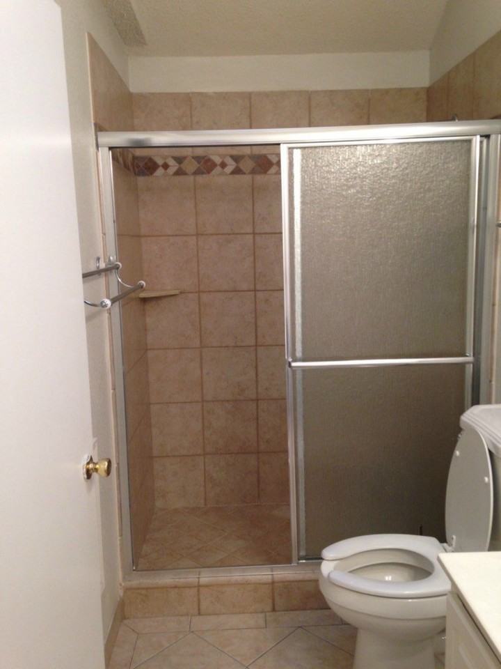 2201 Silverthorn Ln - Photo 4 of 7