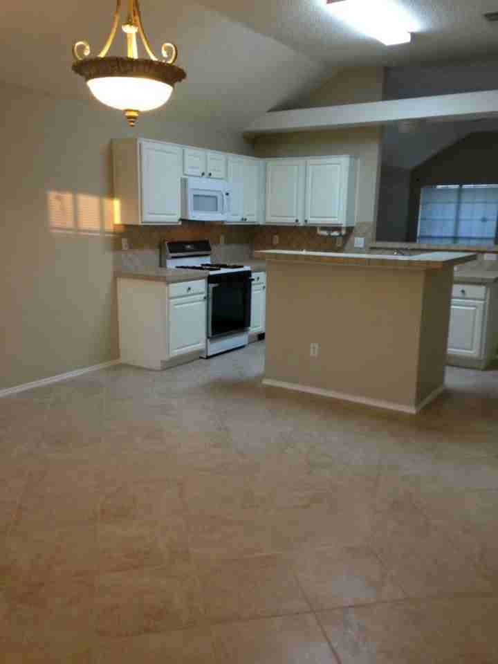 2201 Silverthorn Ln - Photo 7 of 7