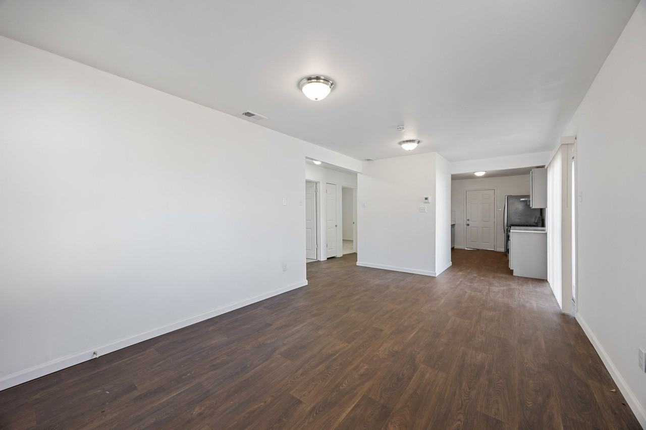 3827 Vineyard Dr - Photo 3 of 17