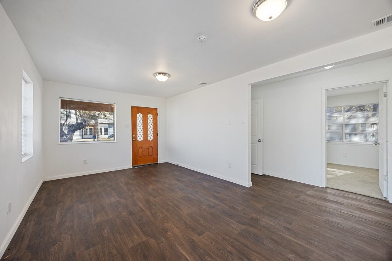3827 Vineyard Dr - Photo 5 of 17
