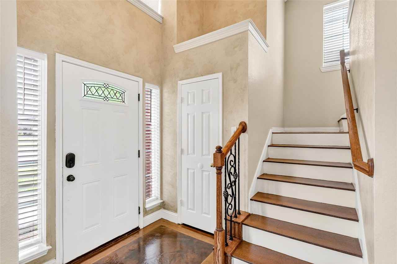 811 Kipling Dr - Photo 3 of 33