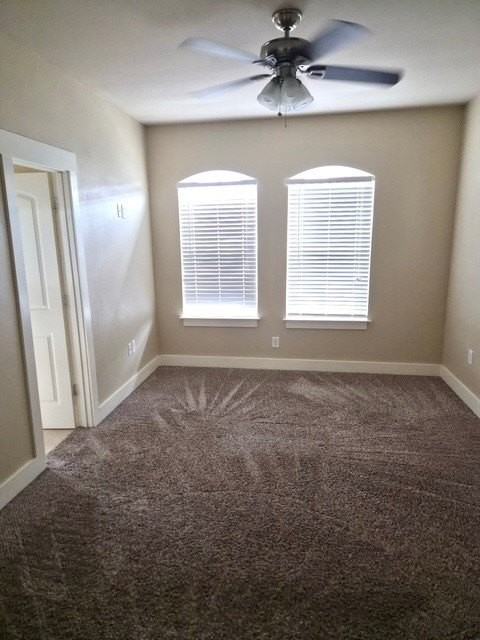 213 Lily Ln - Photo 6 of 35