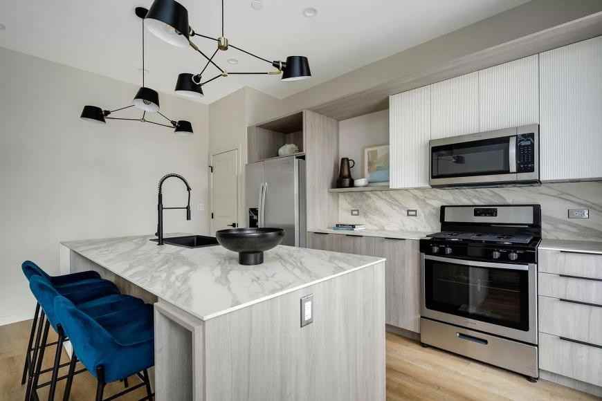 3153 N Tripp Ave - Photo 4 of 10