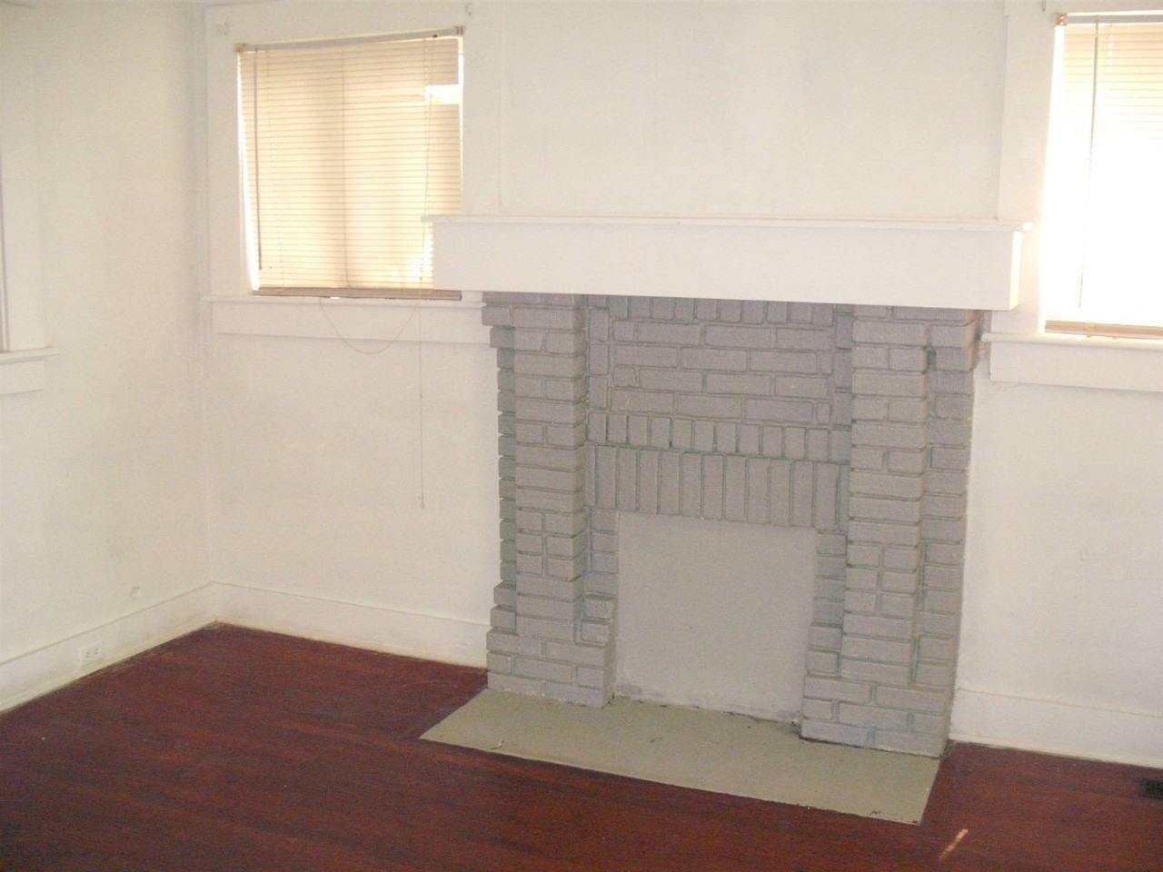 4737 Avenue R - Photo 2 of 8
