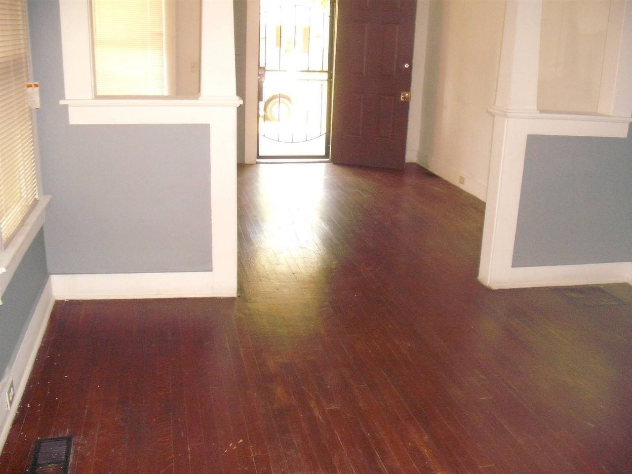 4737 Avenue R - Photo 3 of 8