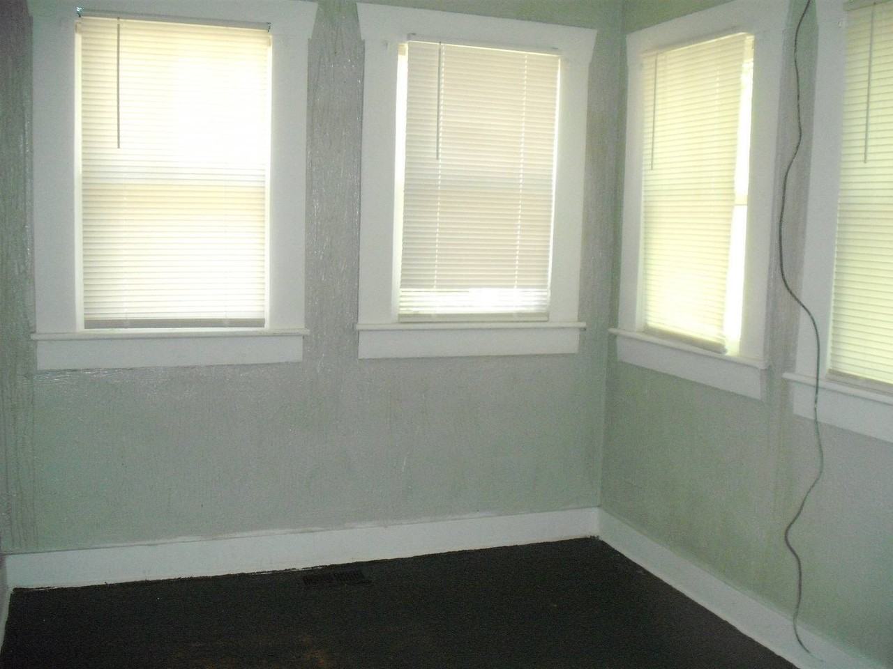 4737 Avenue R - Photo 6 of 8