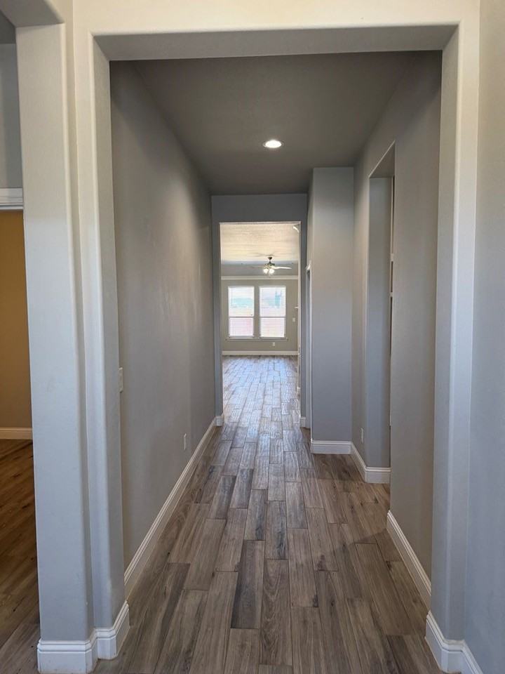 1911 Daybreak Way - Photo 2 of 21