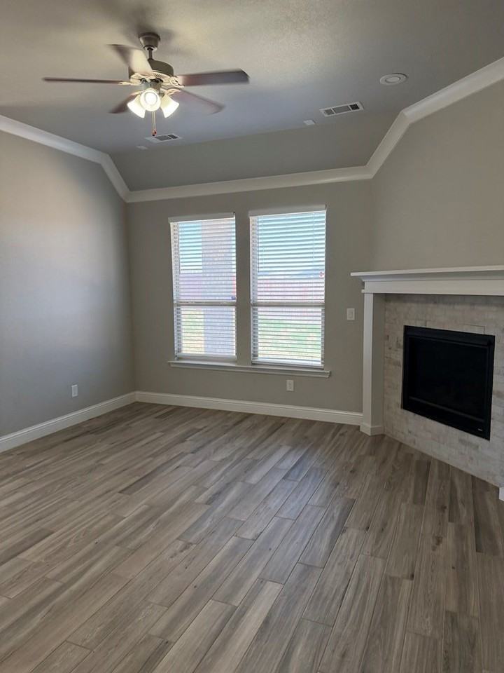 1911 Daybreak Way - Photo 5 of 21