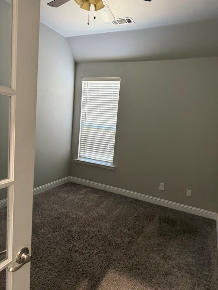 1911 Daybreak Way - Photo 7 of 21