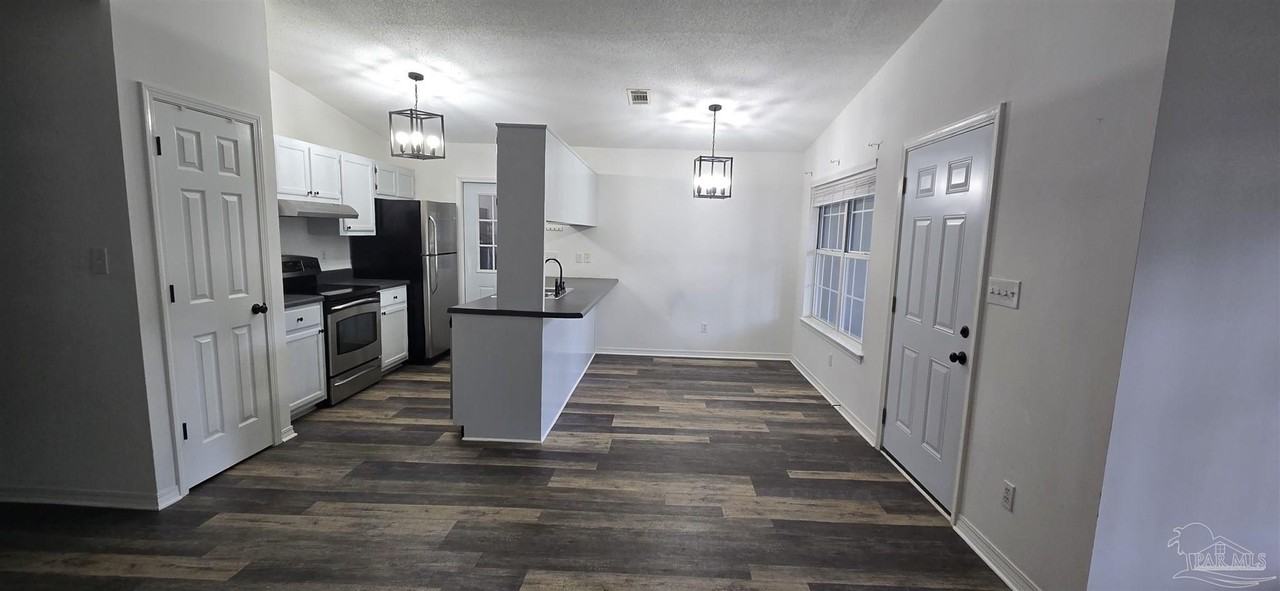 1087 New Haven Dr - Photo 3 of 24