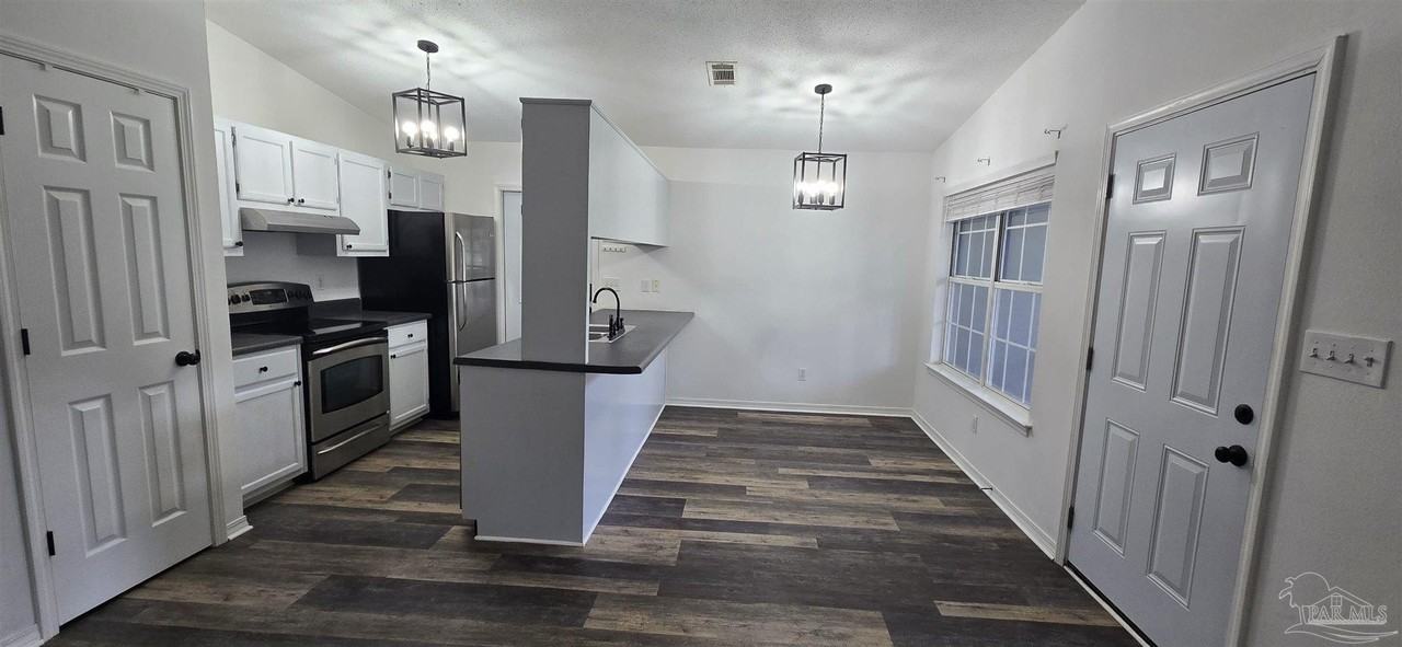1087 New Haven Dr - Photo 4 of 24