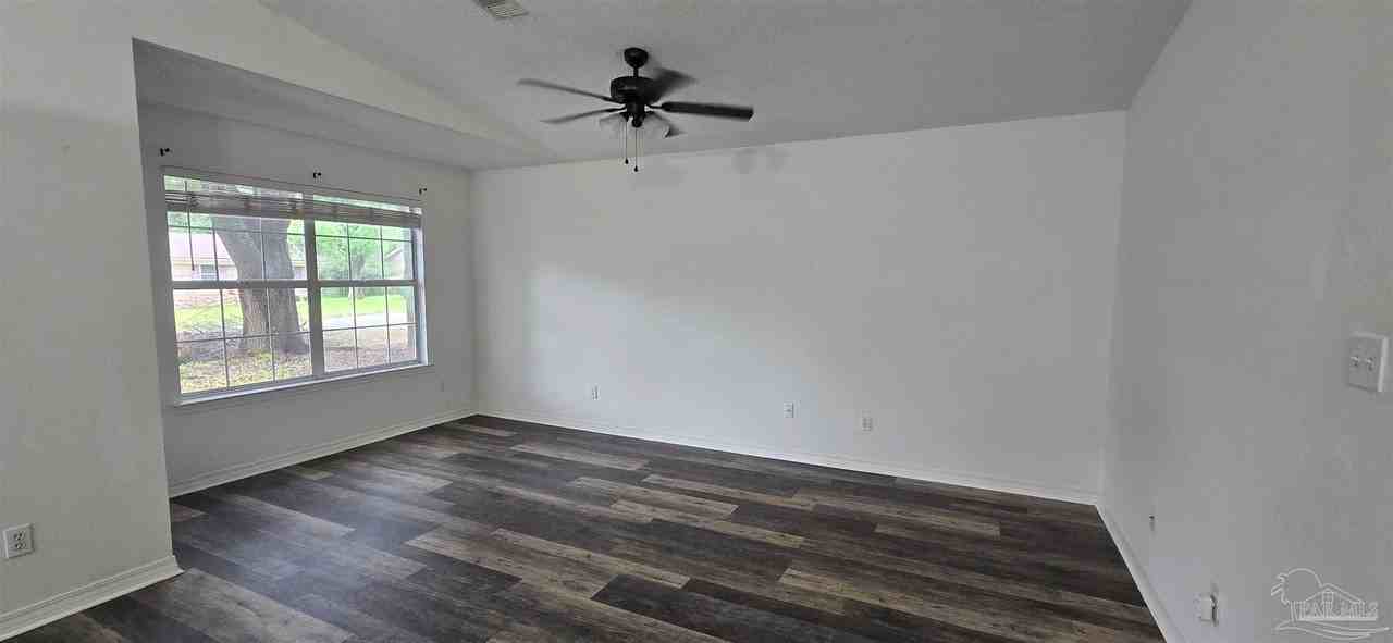 1087 New Haven Dr - Photo 5 of 24