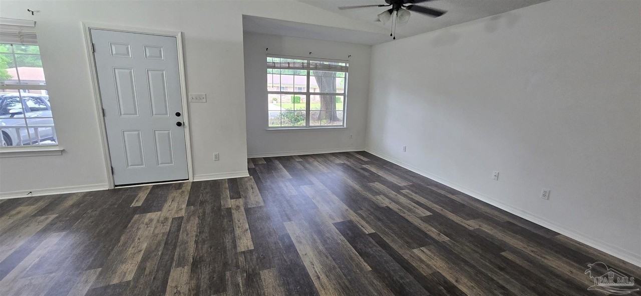 1087 New Haven Dr - Photo 6 of 24