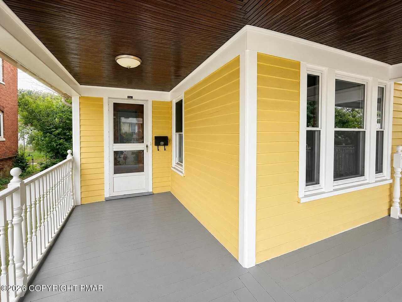 832 Thomas St #834 - Photo 2 of 26