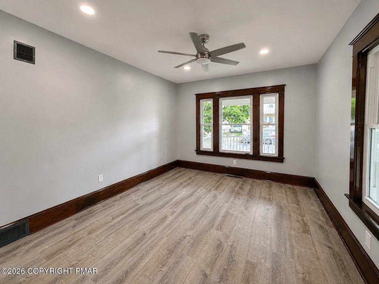 832 Thomas St #834 - Photo 5 of 26