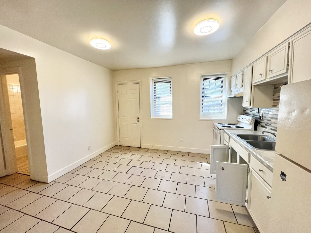 21 College Ct #21 - Photo 6 of 11